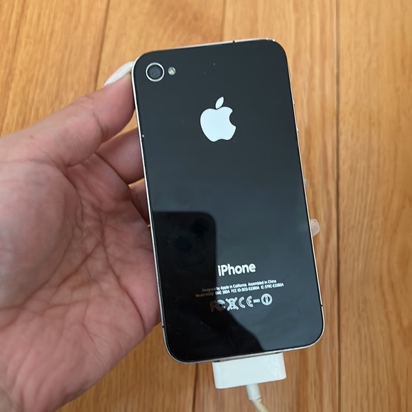 iPhone 4s - Black - 16GB - Picture 3 of 5